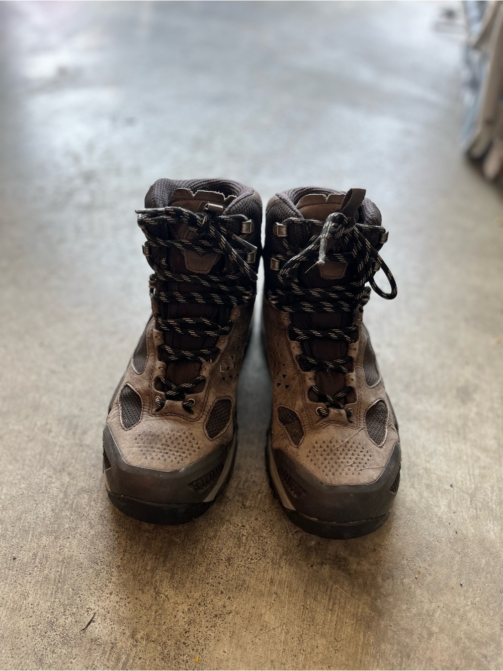 Vasque Gray and Tan Hiking Boots - Men's Lace-Up Trail Shoes